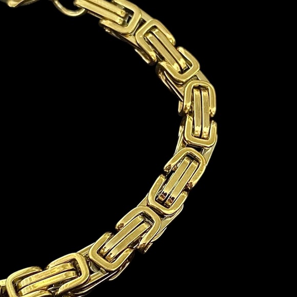 18k Gold plated Stainless Steel Byzantine 8.3 inch long and 7mm width bracelet - Picture 6 of 7